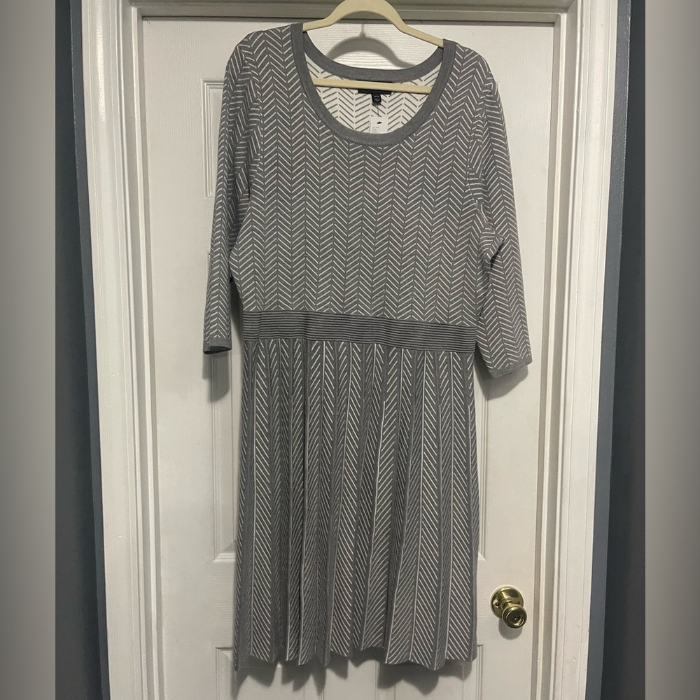 NWT 18/20 gray and white Lane Bryant Fit & Flare sweater dress